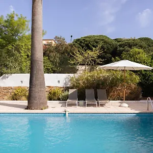 https://domaine-loiseau-bleu.fr-provencehotel.com